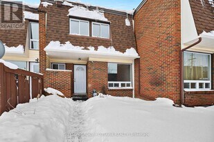 2939 Fairlea Cres in Ottawa, ON - Building Photo