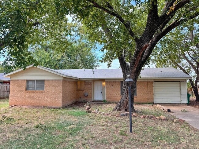 property at 1001 W Beverly Loop