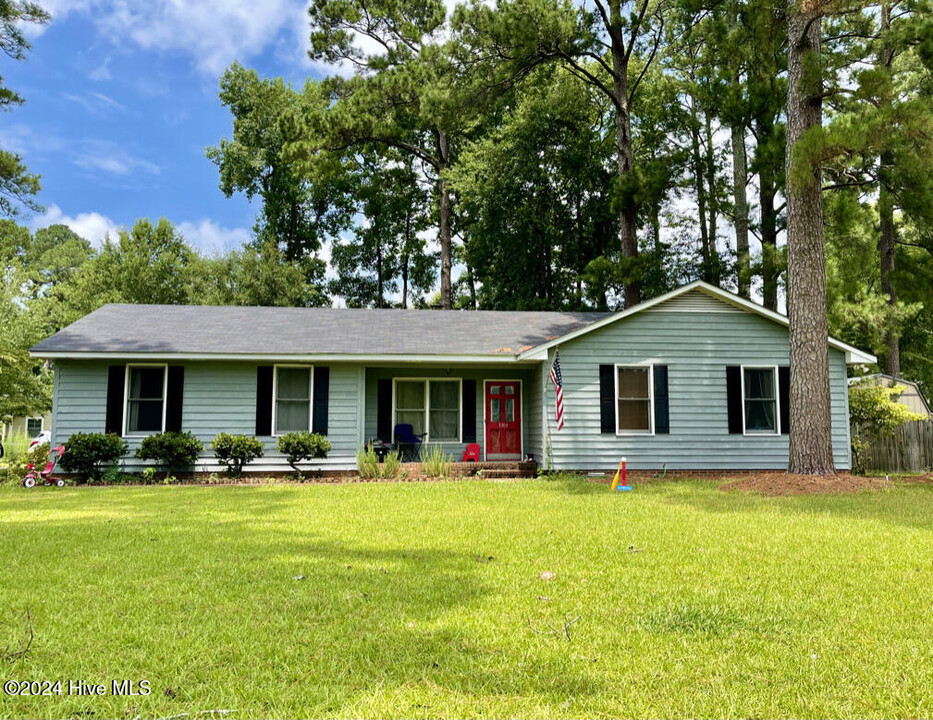 3301 Hedgerow Rd in Trent Woods, NC - Building Photo