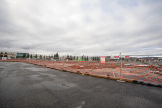 Broadway Plaza in Redwood City, CA - Building Photo - Building Photo