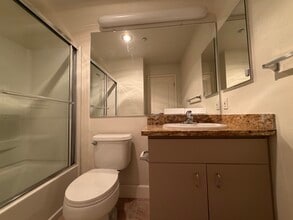 35511 Monterra Ter, Unit 201 in Union City, CA - Foto de edificio - Building Photo