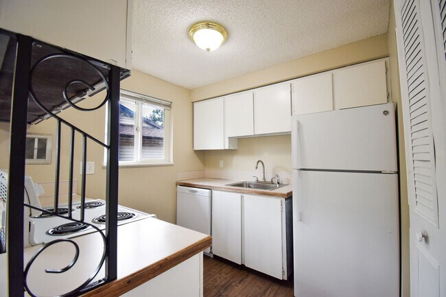 915 NE 90th Ave in Portland, OR - Building Photo - Building Photo