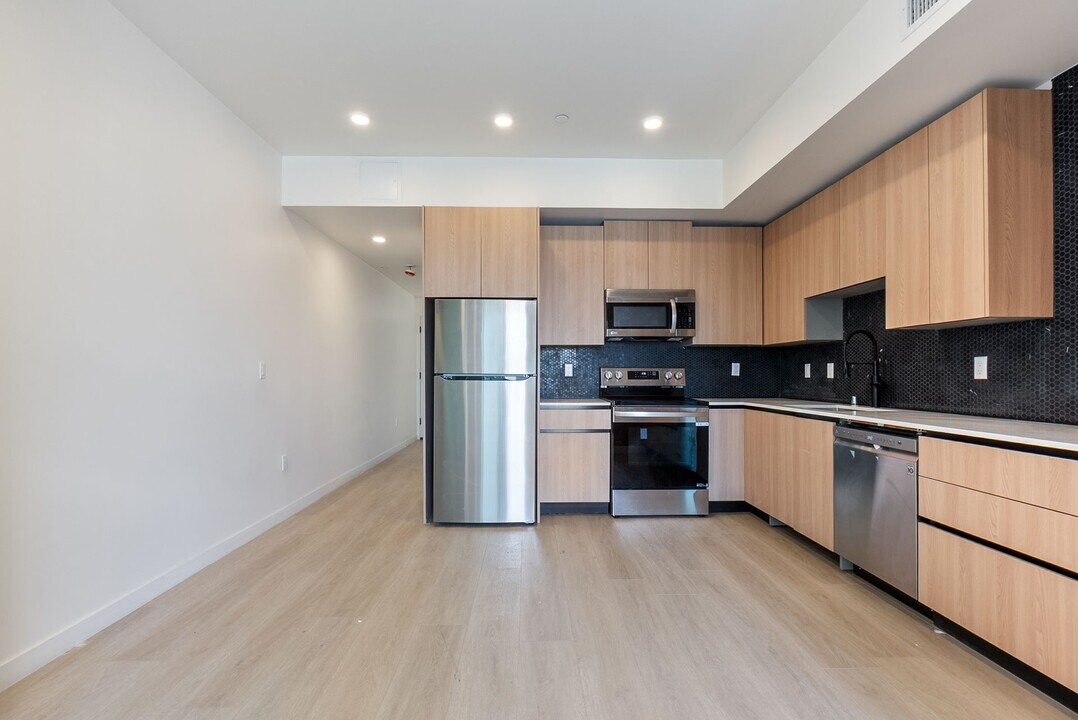 1124 Normandie Ave in Los Angeles, CA - Building Photo