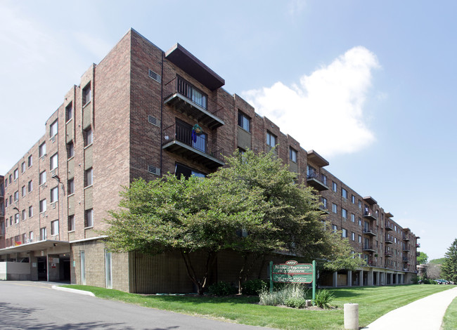 ReNew Aurora in Aurora, IL - Foto de edificio - Building Photo