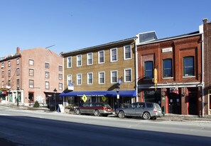 136-138 WATER St in Hallowell, ME - Building Photo