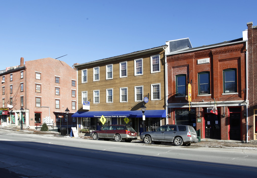 136-138 WATER St in Hallowell, ME - Building Photo