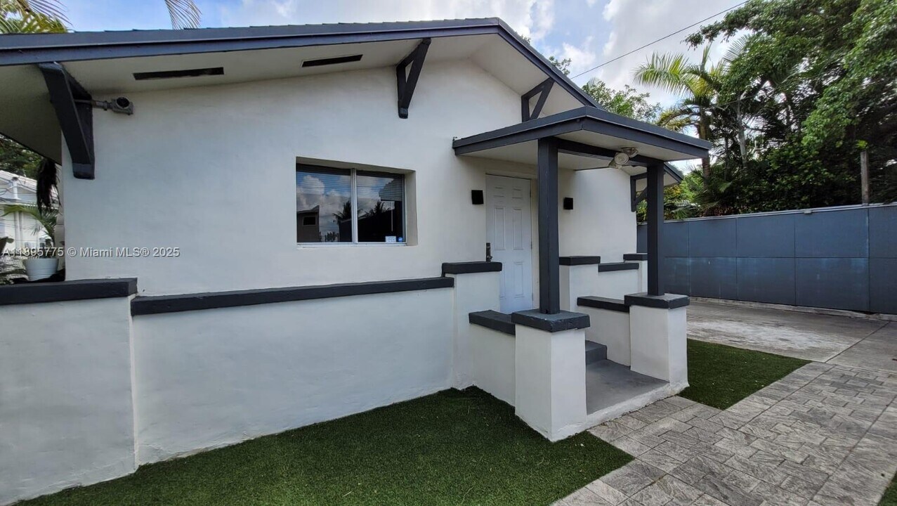 228 NW 35th St in Miami, FL - Building Photo