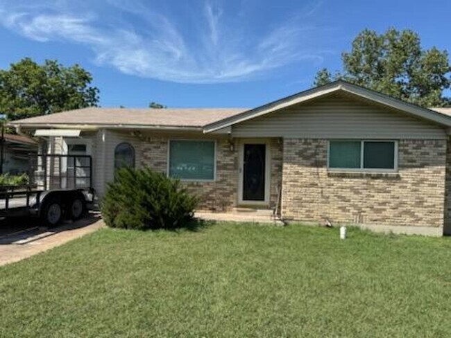 property at 109 W Robin Ln