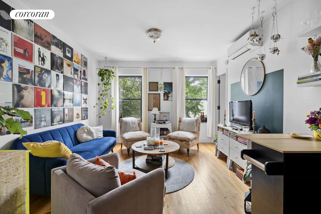 81 Clermont Ave in Brooklyn, NY - Building Photo