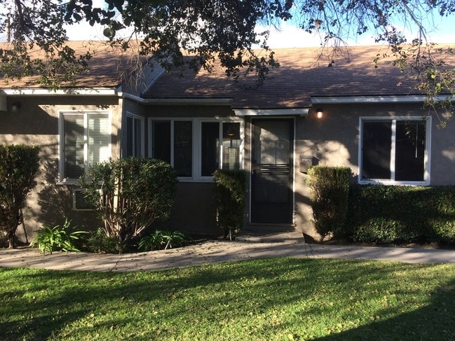 1733 N Hollywood Way, Unit 1733 in Burbank, CA - Foto de edificio - Building Photo