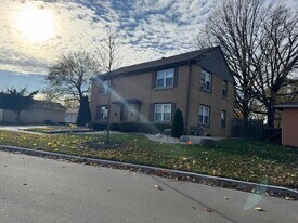 1111 Lincoln St in Lockport, IL - Building Photo