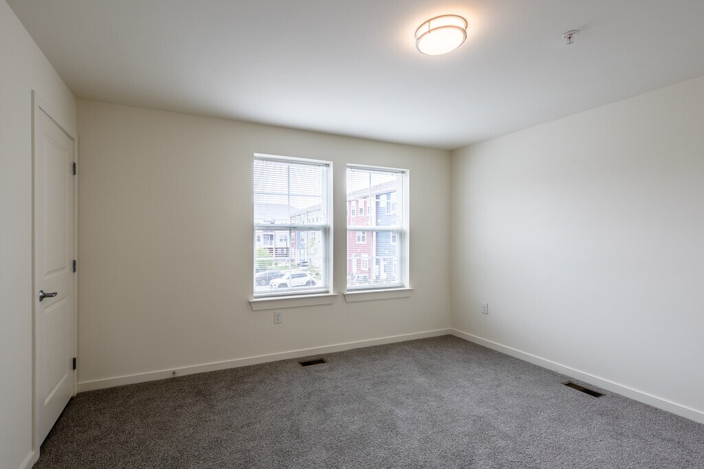 The at Glassworks Cliffwood, NJ Apartments