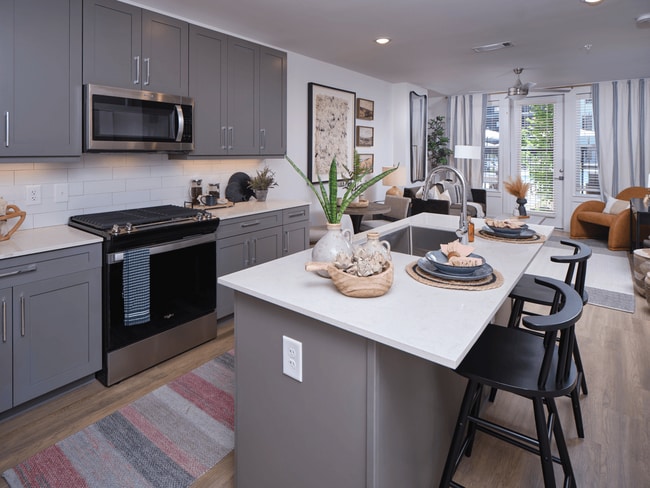 Eden at Lakeview in Alpharetta, GA - Foto de edificio - Building Photo
