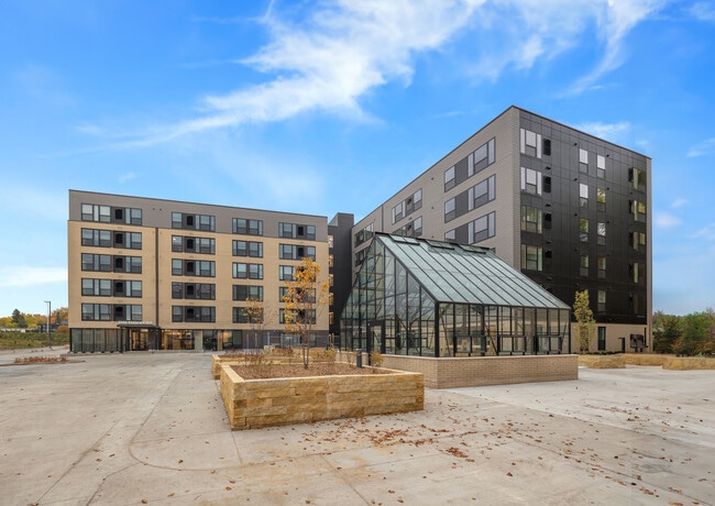 The Theodore Apartments 55+ in Minneapolis, MN - Foto de edificio - Building Photo