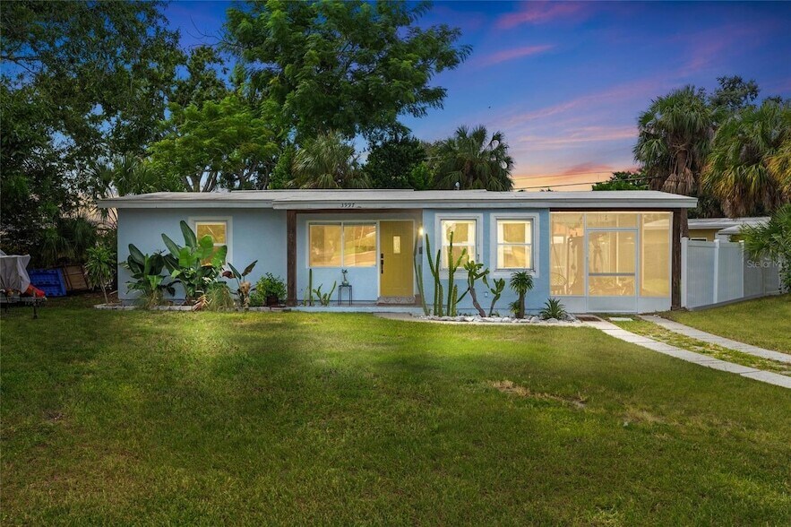 3997 Elkcam Blvd SE, Unit #3 in St. Petersburg, FL - Building Photo