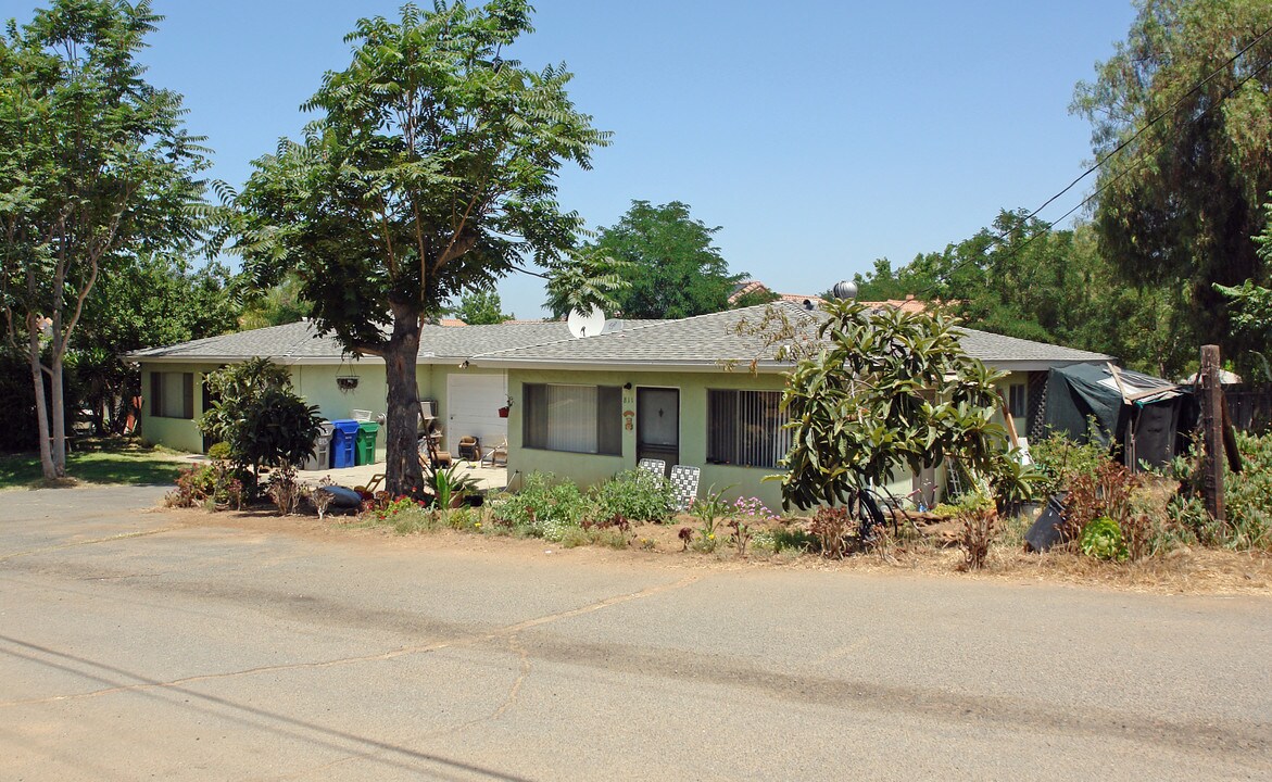 811-829 S Anza St in El Cajon, CA - Foto de edificio