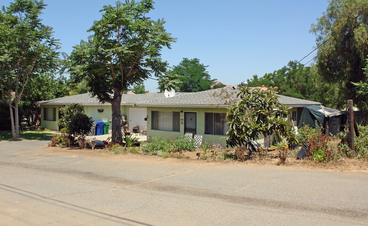 811-829 S Anza St in El Cajon, CA - Building Photo