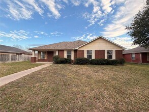 7632 Livvie Meador Ln in Dallas, TX - Building Photo - Building Photo