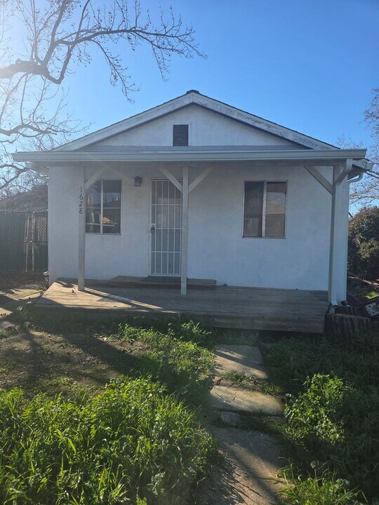 1628 Walnut Ave in Redding, CA - Building Photo