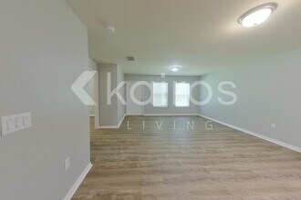 2103 Roosevelt Ave in Alva, FL - Foto de edificio - Building Photo