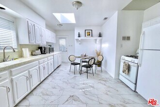 8655 Clifton Wy in Beverly Hills, CA - Building Photo - Building Photo