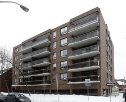 Lewis Court in Ottawa, ON - Building Photo