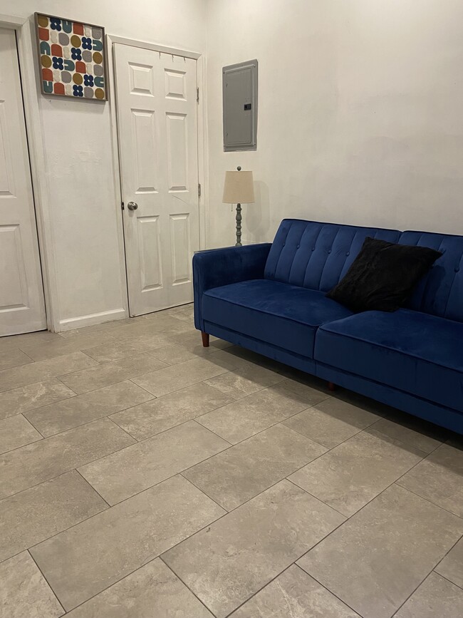 1669 S Rimpau Blvd, Unit 1669 1/2 Rimpau Blvd in Los Angeles, CA - Building Photo - Building Photo