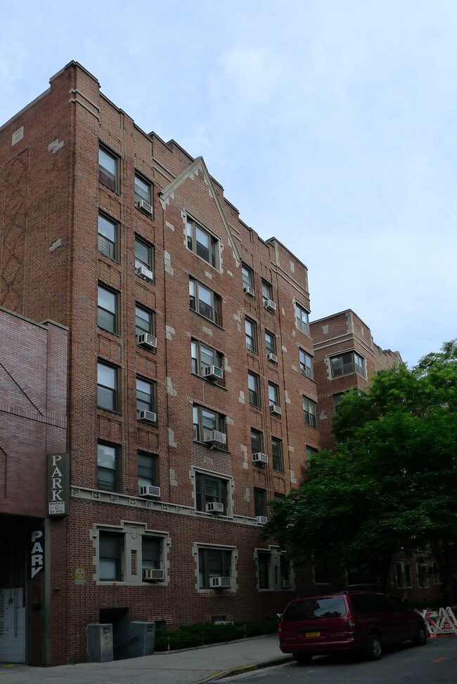 35-54 83rd St in Flushing, NY - Foto de edificio - Building Photo