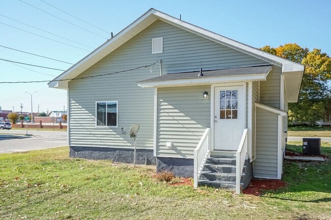 300 N Clinton Ave in Dunn, NC - Building Photo - Building Photo