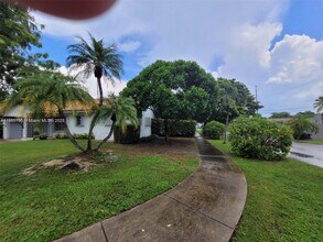 8001 SW 36th St in Miami, FL - Building Photo - Building Photo