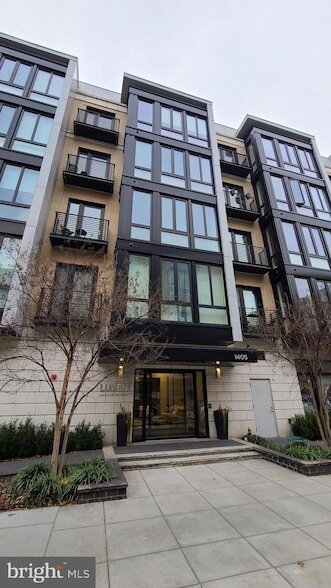 1405 W St NW, Unit 205 in Washington, DC - Building Photo