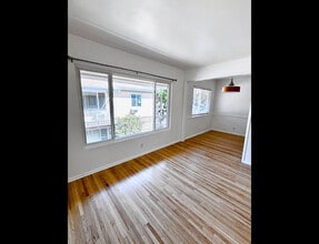 113 N. Parish Pl in Burbank, CA - Building Photo - Building Photo