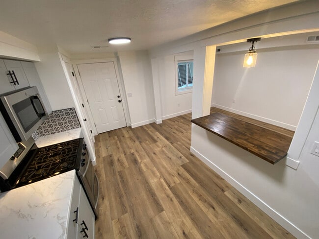 1005 N 900 E in Pleasant Grove, UT - Foto de edificio - Building Photo