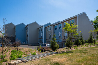 Carver Terraces Row Houses in Washington, DC - Foto de edificio - Building Photo