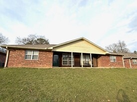 932 Andrews St in Jacksonville, TX - Building Photo
