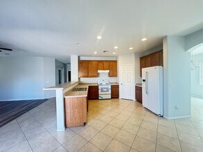 4610 W Dunbar Dr in Phoenix, AZ - Building Photo - Building Photo