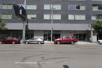 Concerto Lofts in Los Angeles, CA - Foto de edificio - Building Photo