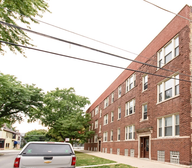 property at 1154 W Barry Ave