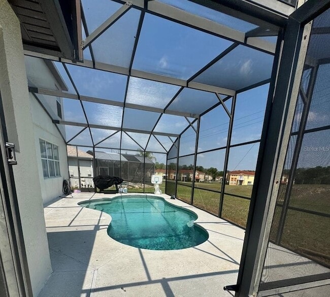 1142 Pine Ridge Dr in Davenport, FL - Foto de edificio - Building Photo