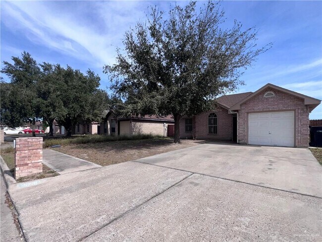 28 N 38th St in McAllen, TX - Building Photo - Building Photo