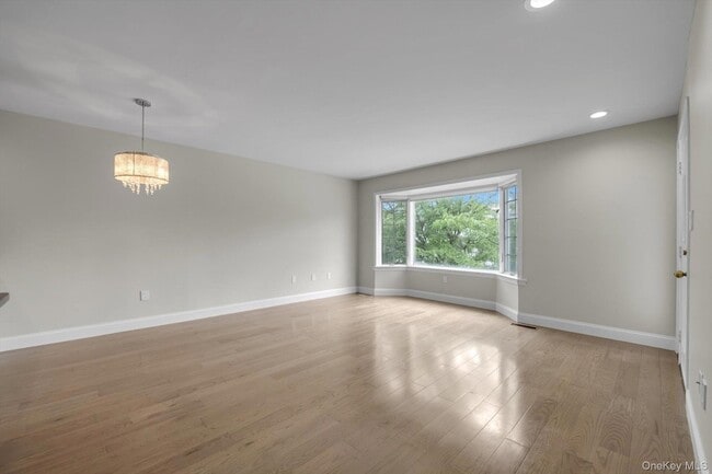 2-41 Oak Park Drive Unit in Queens, NY - Building Photo - Building Photo