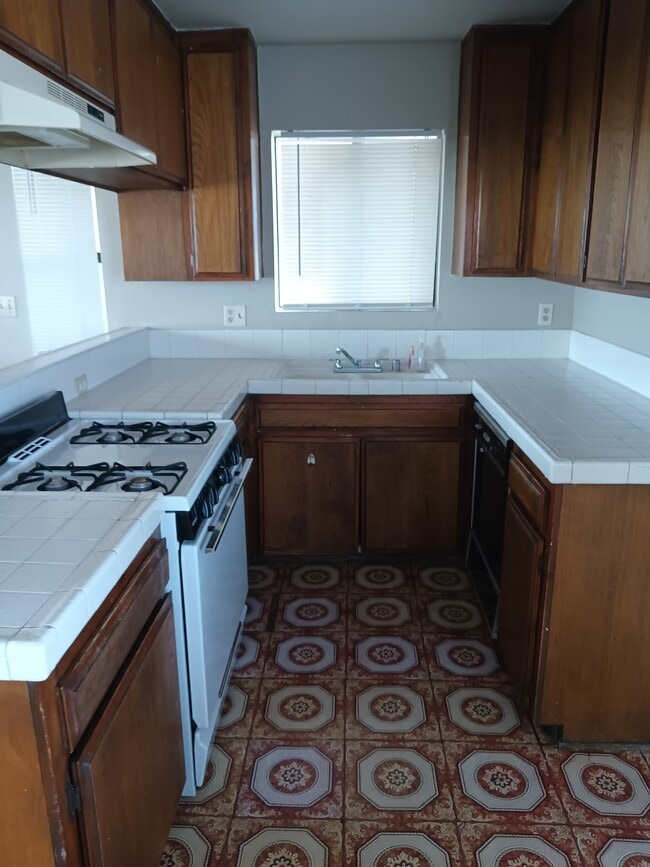 11609 Oxford Ave, Unit 11609 Oxford Ave. Hawthor