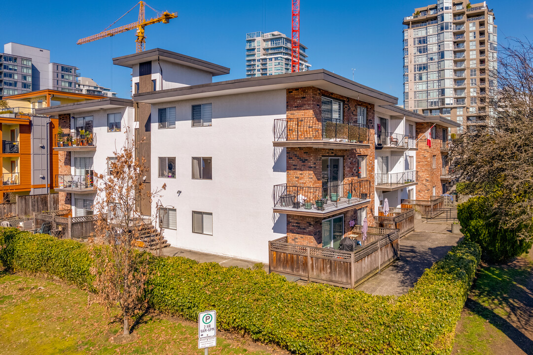 1215 St George Ave in North Vancouver, BC - Building Photo