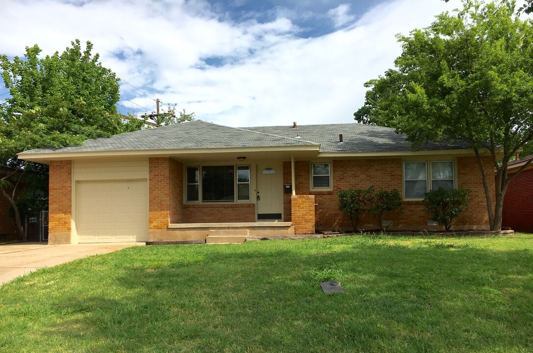 3133 NW Kinyon Ave in Lawton, OK - Building Photo