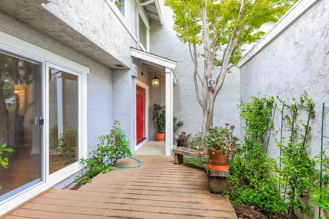 1105 Glengarry Dr in Walnut Creek, CA - Foto de edificio - Building Photo