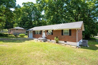 738 Roberta Dr in Rossville, GA - Building Photo - Building Photo