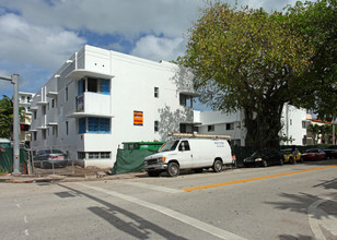 Alexandria Apartments in Miami Beach, FL - Building Photo - Building Photo