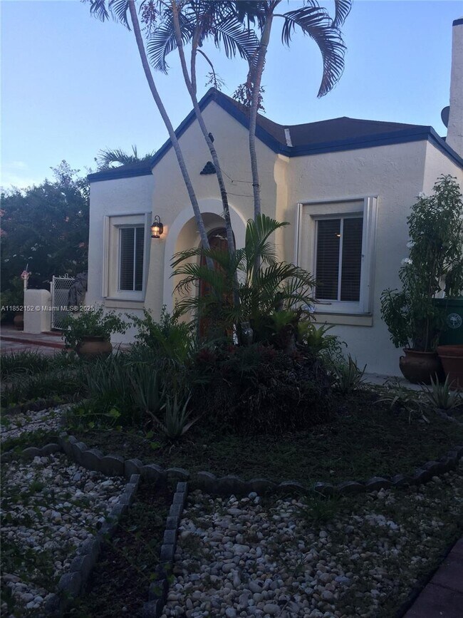 1662 SW 12th St in Miami, FL - Foto de edificio - Building Photo