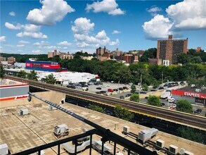 225 W 233rd St in Bronx, NY - Building Photo - Building Photo