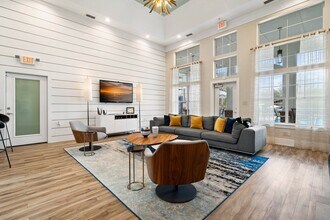 Hawthorne at Main in Kernersville, NC - Building Photo - Building Photo